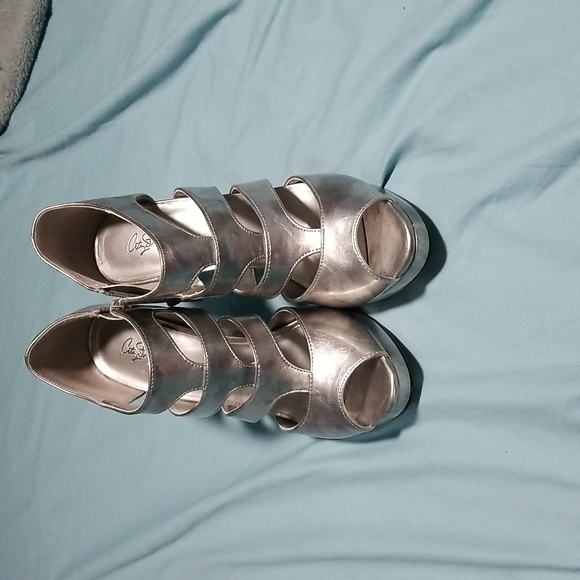 !!!FINAL SALE!!! Going To GW on Saturday Women's 4" heels with 1/2" platform - Picture 2 of 4